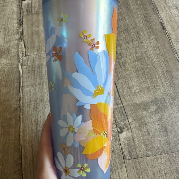 Starbucks 32oz tumblers lot of two, yellow floral and holiday floral. Perfect - Picture 4 of 10